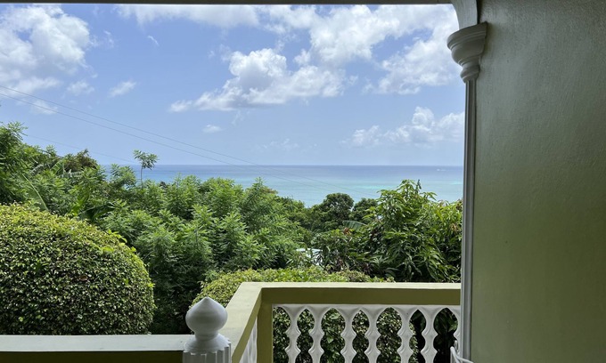 Corinthe Apartment | Cozy Getaway Steps from Marisule Beach with Ocean Views
