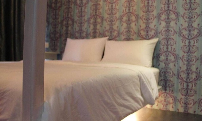 Taman Megah Emas Hotel | Convenient Stay Just 5 Minutes from PARADIGM MALL!