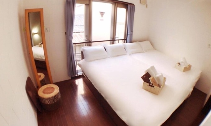 Kita House | Convenient Access to City with Private Bath & Free WiFi