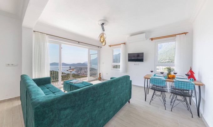 Liman Mahallesi House | Beautiful Retreat: 5 Minutes to Beach with Scenic Views
