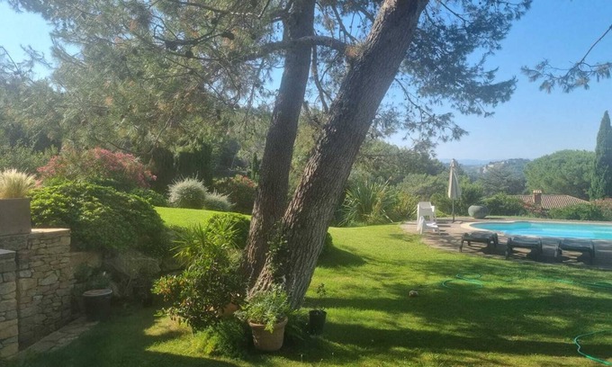 Villeneuve-les-Avignon Villa | Villa with Pool and Panoramic Views Near Avignon