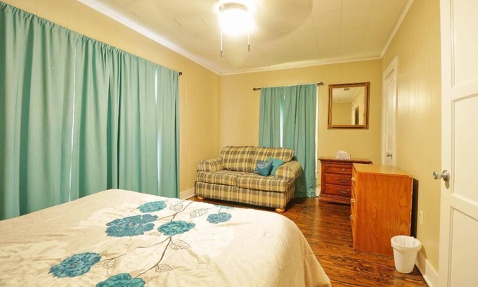 Kilgore House | Convenient Stay Near Kilgore College – Pet Friendly & Family Ready