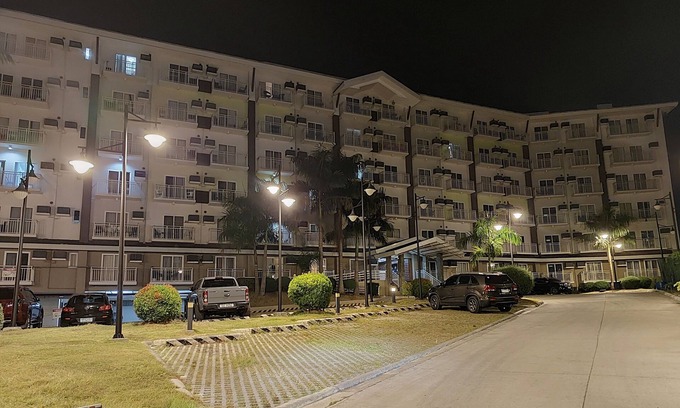 Mactan Export Processing Zone Condo | Convenient 1 Bedroom with Balcony, Minutes from Airport