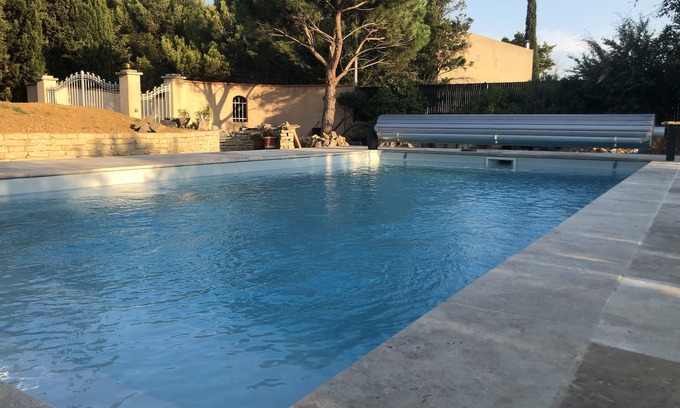 La Palme House | Family Retreat with Pool, Just 5 Minutes from the Beach