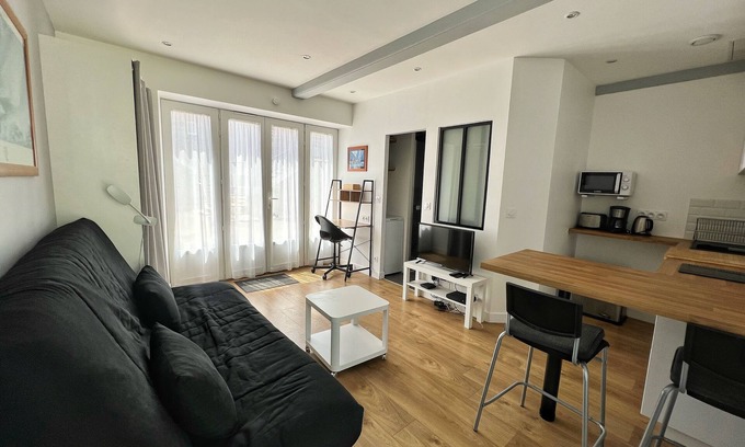 La Rochelle Apartment | Bright Studio with Ocean View, Private Patio & Pool Access