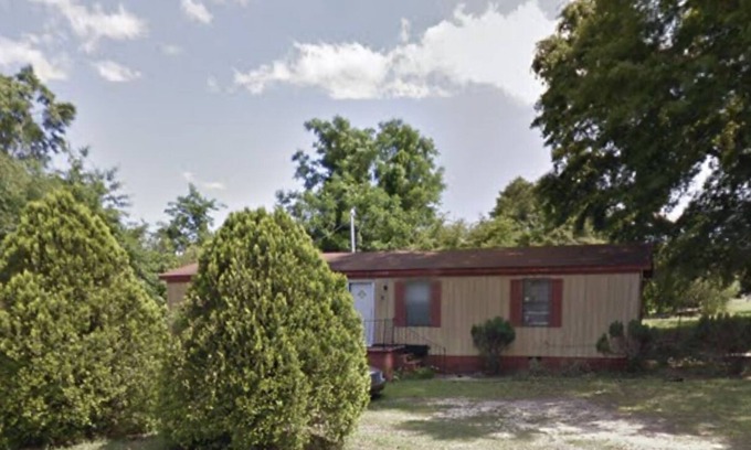 Macon County House | 5 minutes off of I-85. Family sized home! Holds 7