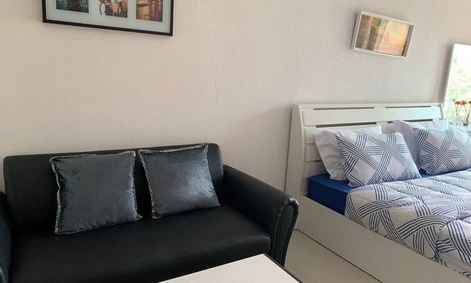Mueang Samut Prakan District Condo | Convenient Stay Near Bearing BTS with Street Food Delights