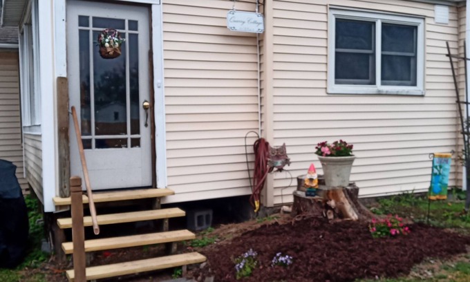 Saugerties Apartment | Ideal Location: 5 Minutes to HITS in Saugerties Village