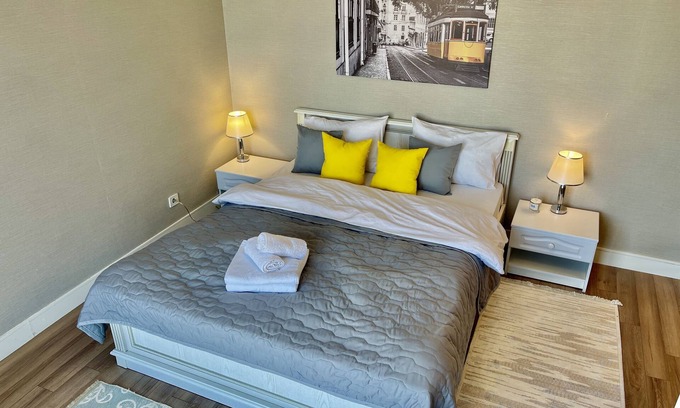 Almaty Apartment | Convenient Access to Almaty’s Largest Shopping Center