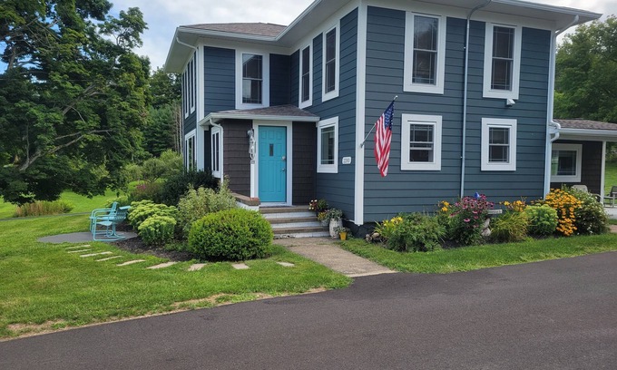 Clymer House | Relaxing Retreat: 5 Mins to Peek n Peak with Hot Tub