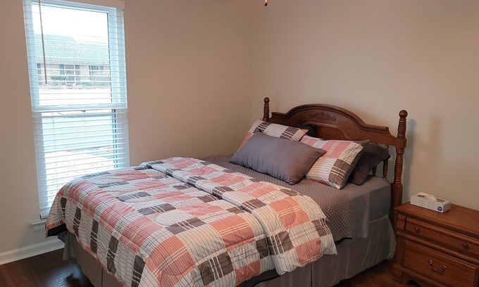Gunter Afs House | Convenient Stay Near Shakespeare Theater and Museum