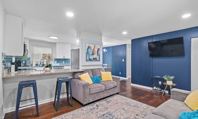 Portsmouth House | Family Retreat: 3 Bedroom Home with Game Room & Pool