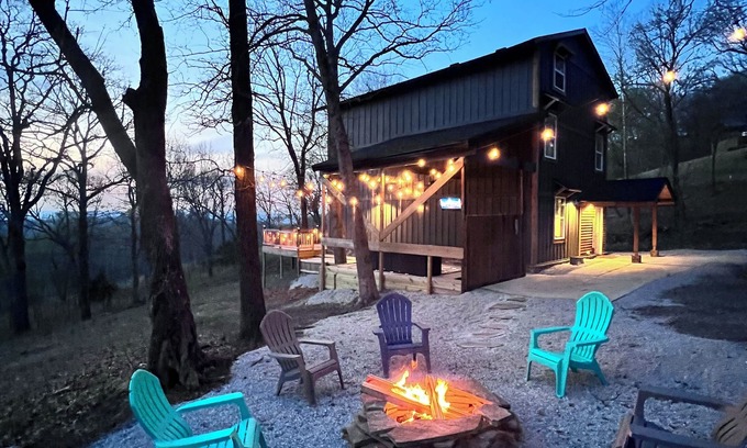 Cookson House | Family-Friendly Retreat Just 5 Minutes from the Lake!