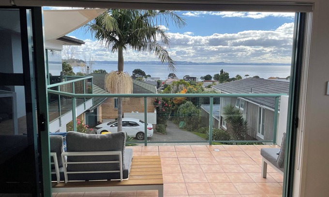 Manly House | 5 minutes to the beach.Large sunny beach house. Pet friendly