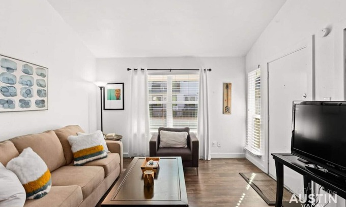 Barton Hills Apartment | Convenient Access to Zilker & Barton Springs with Parking