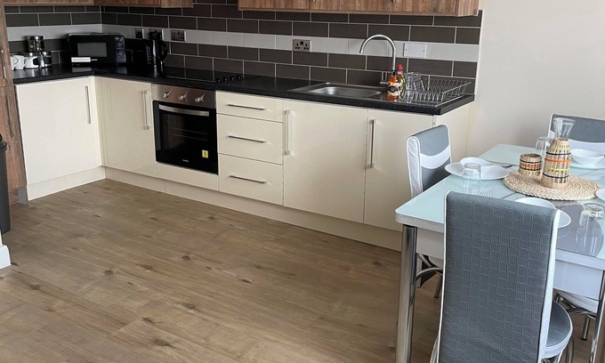 Wembley Central Apartment | 5 minutes walk to Wembley Stadium. Wembley Stunning Modern Apartment