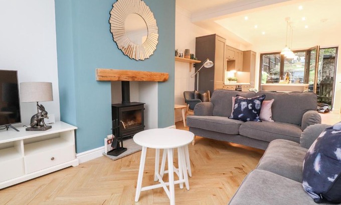 Haworth House | Discover 5 Myrtle View: Pet & Child Friendly Retreat