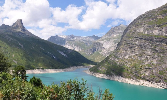 Degen Apartment | Stylish Eco Design Apartment with Lake View in Lumnezia