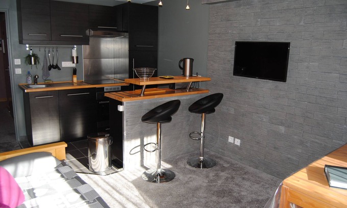 Correncon-en-Vercors Apartment | Cozy 5-Person Apartment Steps from the Slopes - Guest Rated 9.8