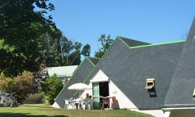 Merdrignac Ski Chalet | Family-Friendly Gîte with Pool, Spa & Breakfast Included