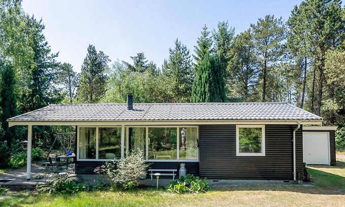 Sundstrup House | Ideal Holiday Home for 5 in Højslev - Oceanfront Retreat