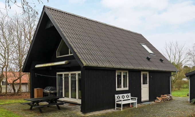 Millinge House | Cozy Holiday Home for 5 with Ocean View in Millinge