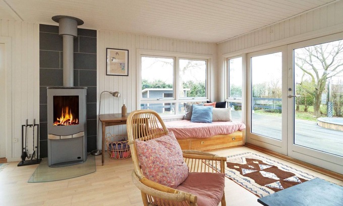 Skibby House | Cozy 5-Person Holiday Home in Skibby with Breakfast