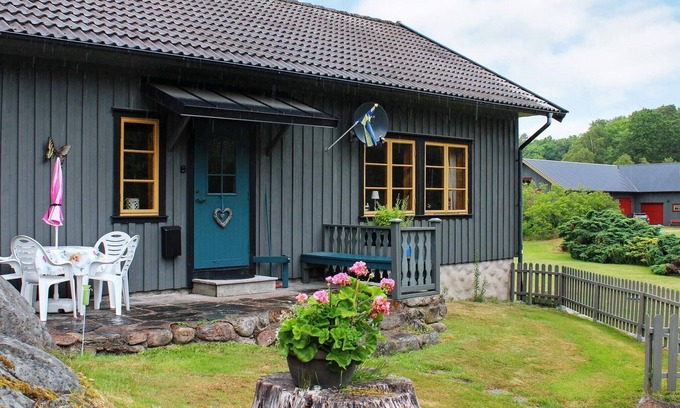 Vastra Gotaland House | Stunning Oceanfront Holiday Home for 5 in ASKERÖARNA