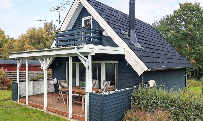 Frørup House | Charming 5-Person Holiday Home with Ocean Views in Frørup