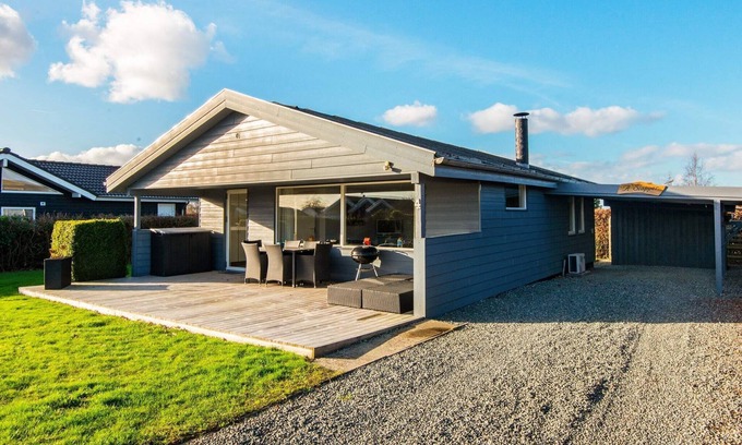 Hejlsminde Strand House | Perfect Getaway: 5-Person Holiday Home in Hejls