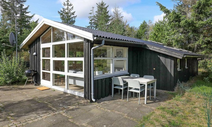 Bratten Strand House | Cozy 5-Person Holiday Home in Jerup with Ocean View