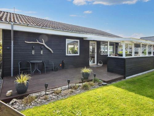 Pøt Strandby House | Family-Friendly Holiday Home Juelsminde LII with Pets Welcome