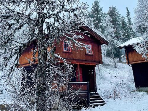 Ringebu House | Cozy Getaway at Holiday Home Måsaplassen with Hot Tub