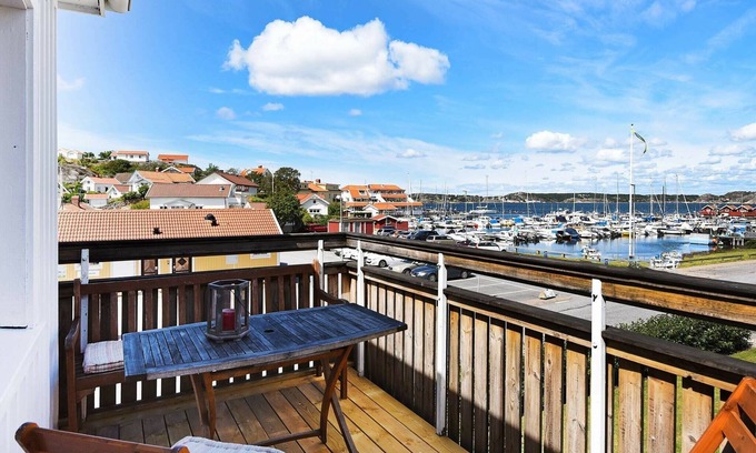 Ellos Apartment | Family-Friendly Holiday Home in ELLÖS with Ocean Views