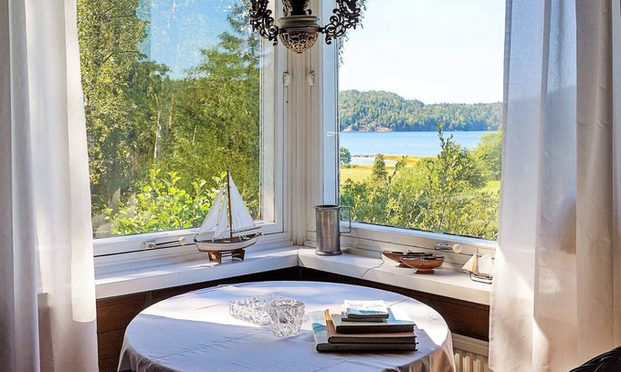 Henan House | Cozy 5-Person Holiday Home in Henån with Great Amenities