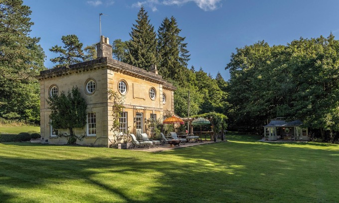 Blenheim Cottage | Renovated Cottage in Blenheim Palace Park: Guest Rated 9.8