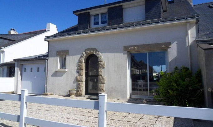 Kerroch House | Family Retreat Steps from the Beach with Ocean Views & WIFI