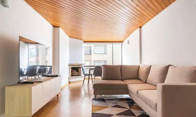 Suba Apartment | 5 Spacious & Bright ~ Getaway ~ Queen Bed ~ Pkg! , Peacefull and Secure Location