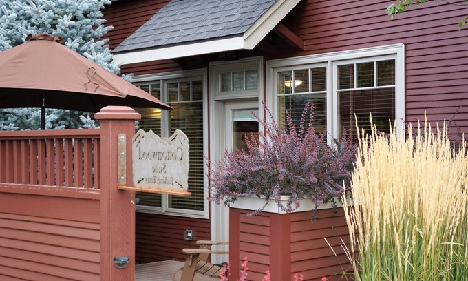 Sisters Condo | Pet-Friendly Retreat with Spa & Mountain Views in Downtown