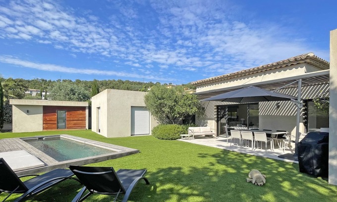 Les Restanques Villa | Stylish 5-Star Retreat with Ocean View and Pet-Friendly Perks