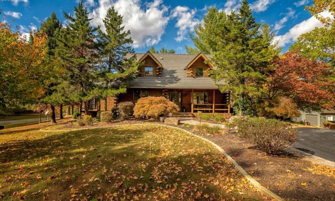 Murphysboro House | Embers of Murphysboro: Family-Friendly Cabin with Pool & Spa