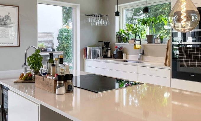 Raa House | Elegant 5-Star Holiday Home with Oceanfront Views in RÅÅ
