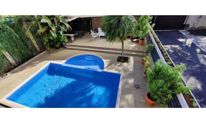 Santa Ana House | Top-Rated 5-Star Retreat Close to the Airport