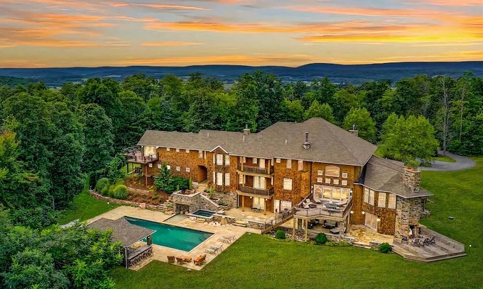 Brockton House | Indulgent 5 Star Retreat with Pool, Arcade & Theater