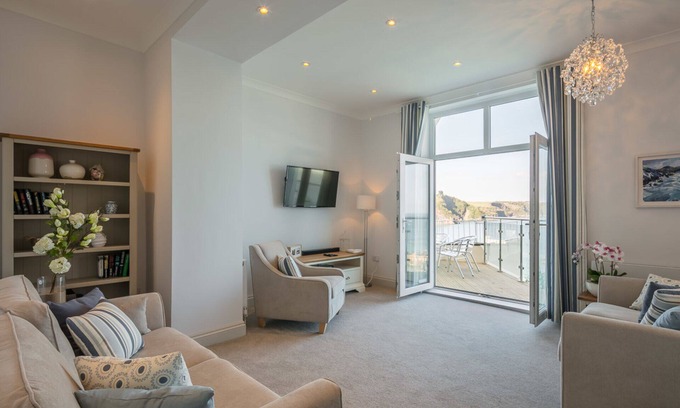 Tenby Apartment | Guest Rated 10/10: Oceanfront Apartment with Pool & Views