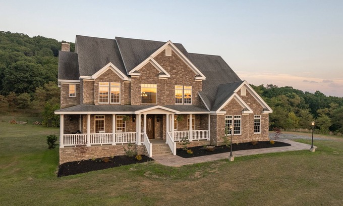 Clearville House | Exclusive Mountain Escape at Grandview Lodge with Spa & Hot Tub