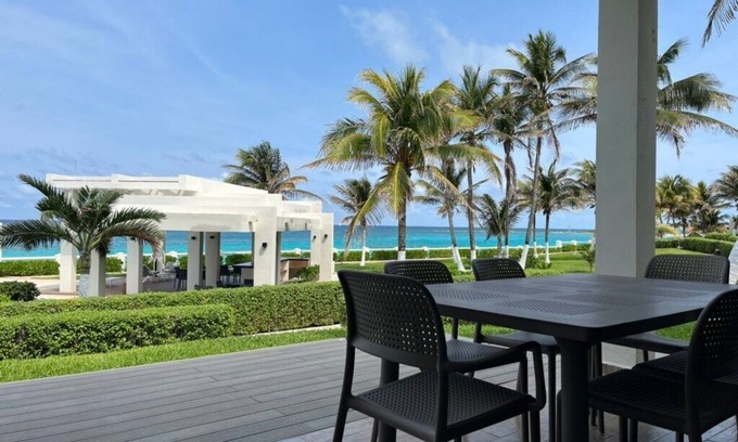 Zona Hotelera Villa | Experience a 5-Star Oceanfront Villa with Stunning Amenities