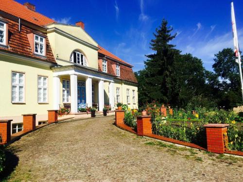 Borkow Apartment | Family-Friendly 5 Sternberg with Kitchen Amenities