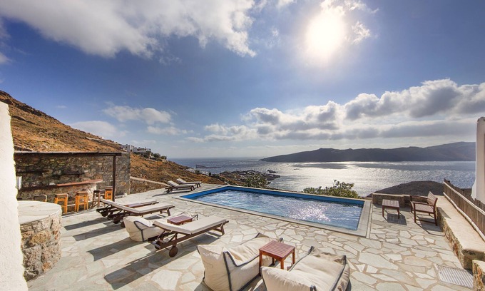 Mykonos Villa | Villa Retreat with Private Pool & 10/10 Guest Rating