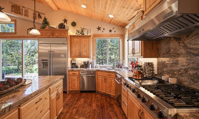 Sunriver House | Inviting 6 Bedroom Home with Pool and Spa Experience